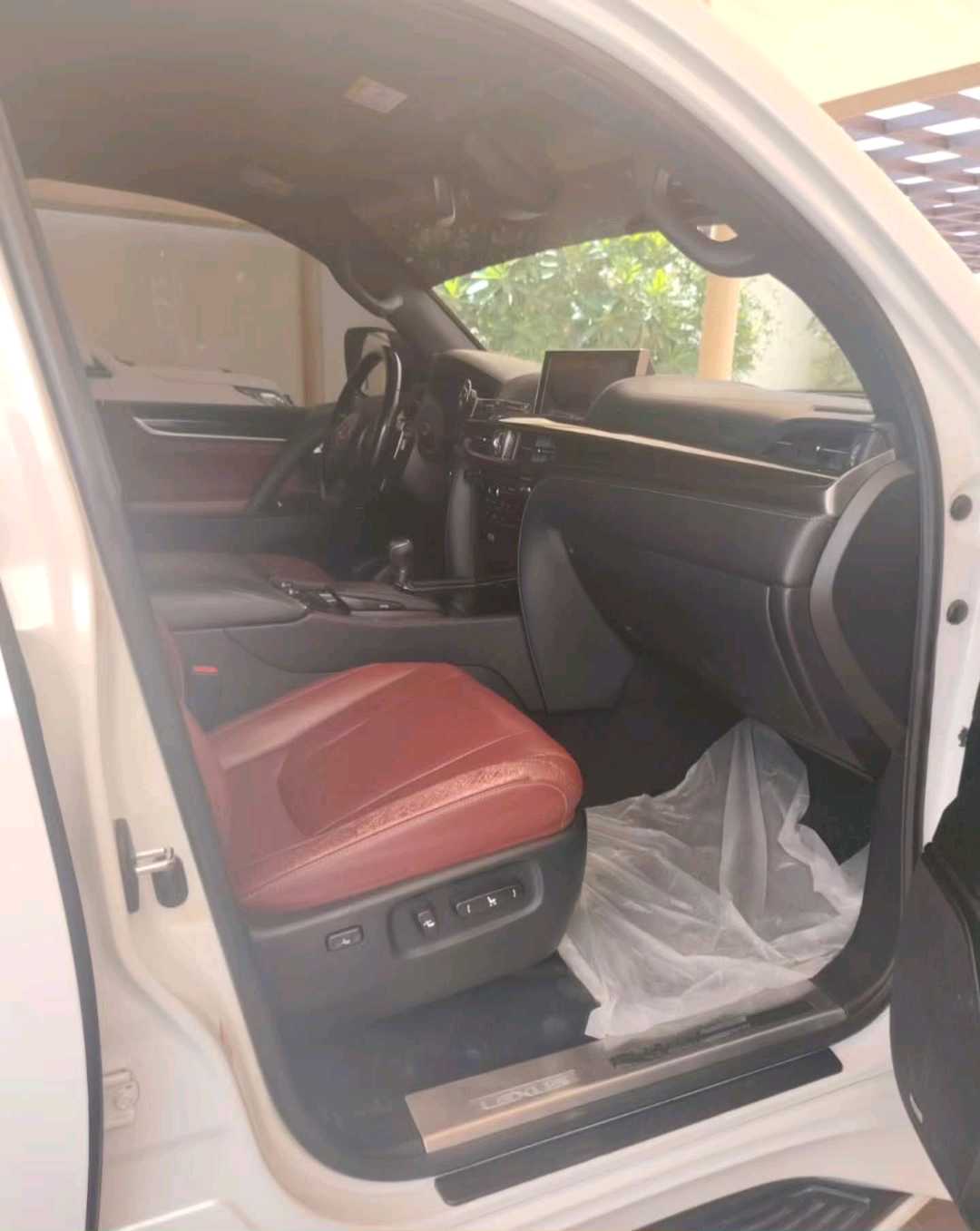 Car Image 2016 LEXUS LX 570