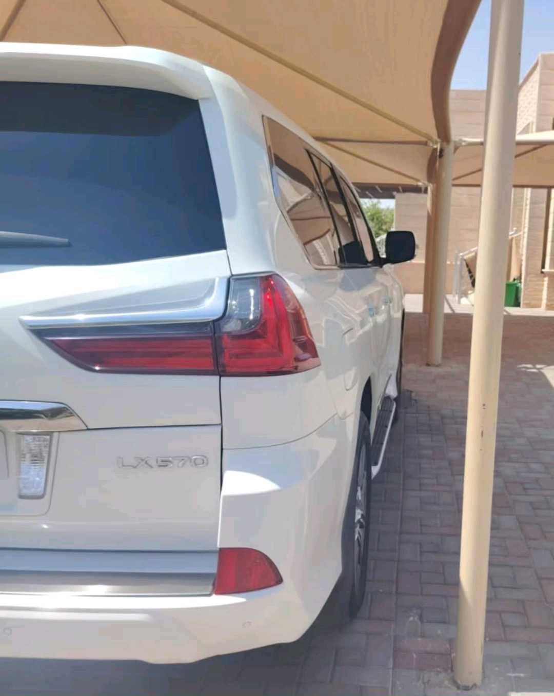 Car Image 2016 LEXUS LX 570