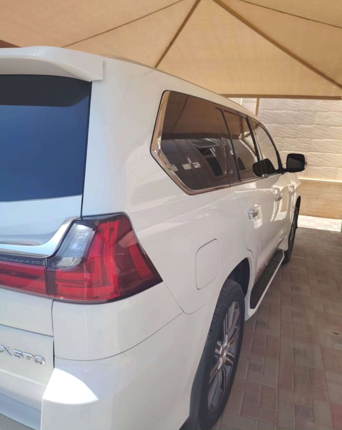 Car Image 2016 LEXUS LX 570