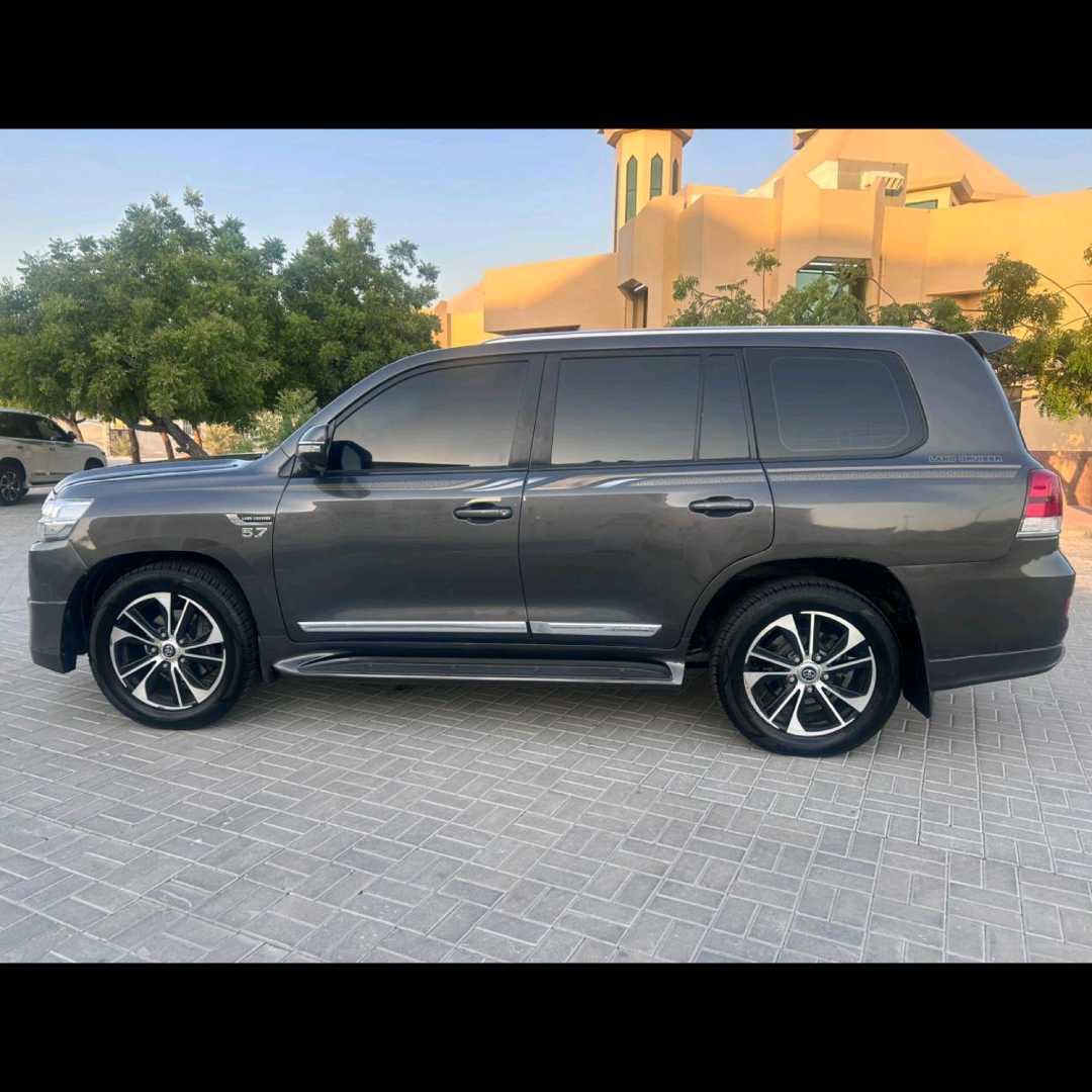 Car Image 2013 TOYOTA LAND CRUISER VX.R