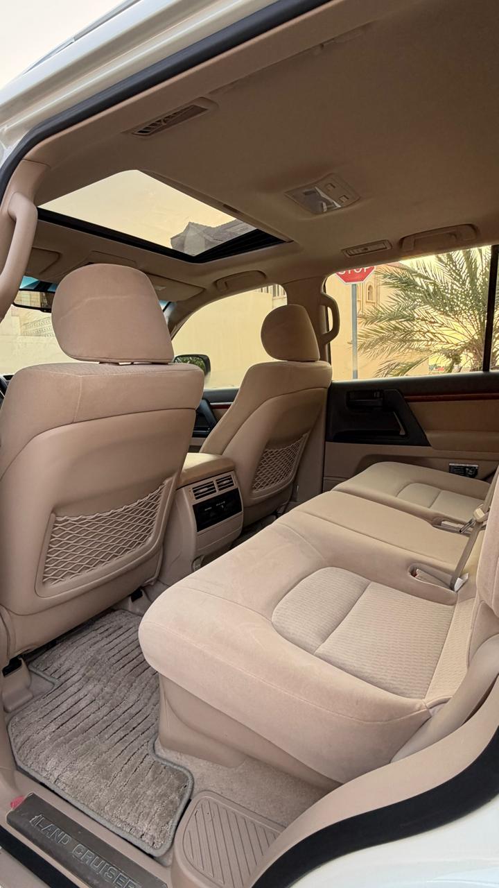Car Image 2013 TOYOTA LAND CRUISER GX.R