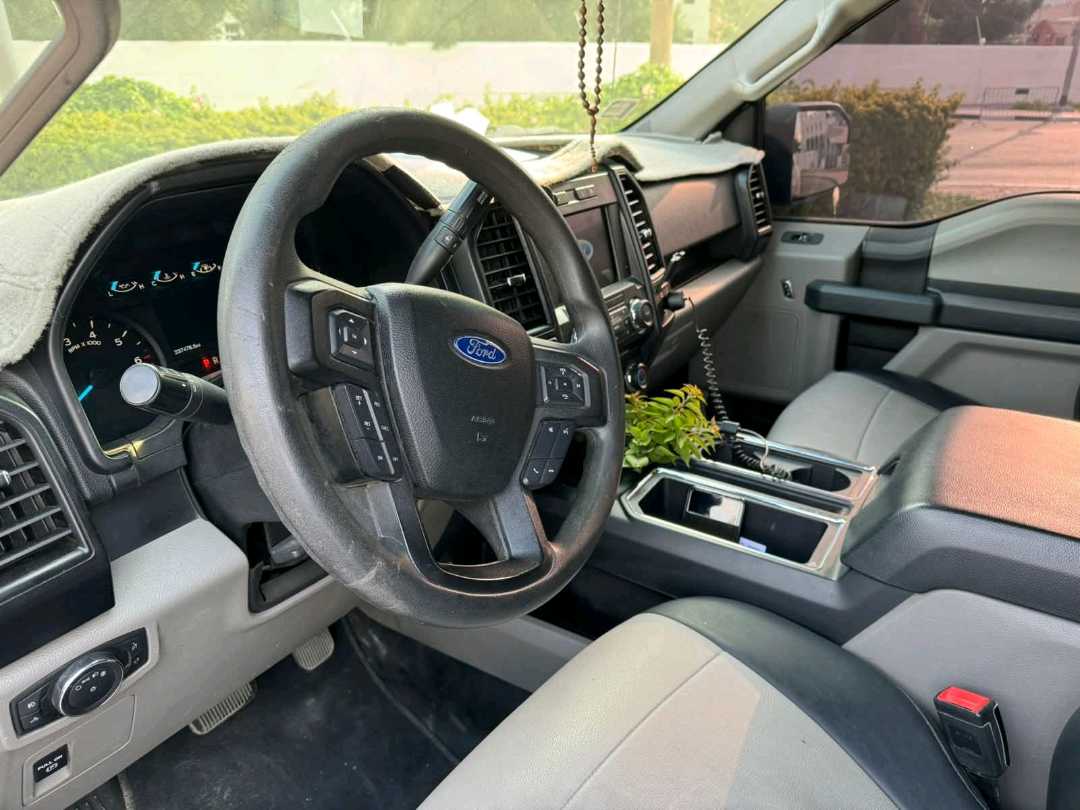 Car Image 2019 FORD F-150 STX