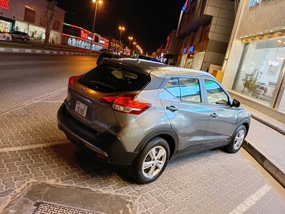Car Image 2018 NISSAN KICKS 