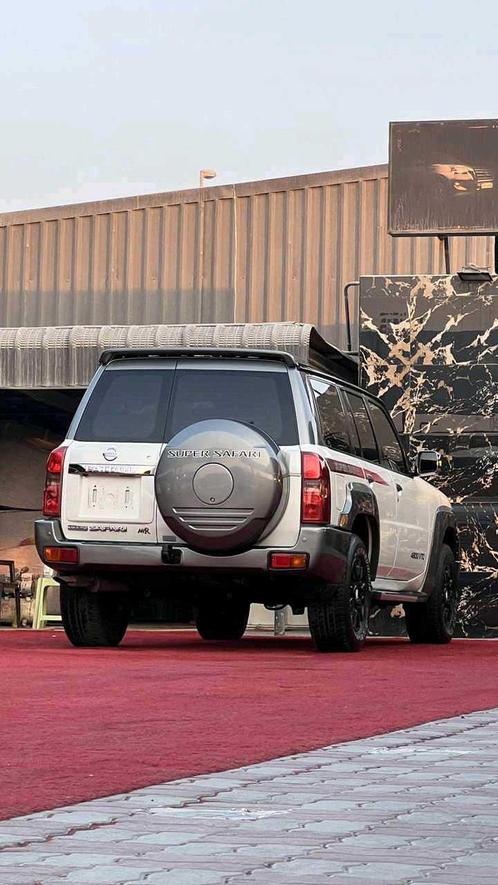 Car Image 2019 NISSAN SAFARI 