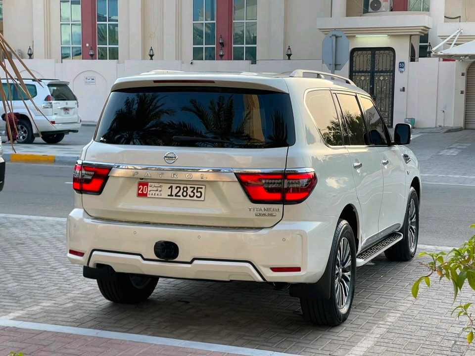 Car Image 2015 NISSAN PATROL 