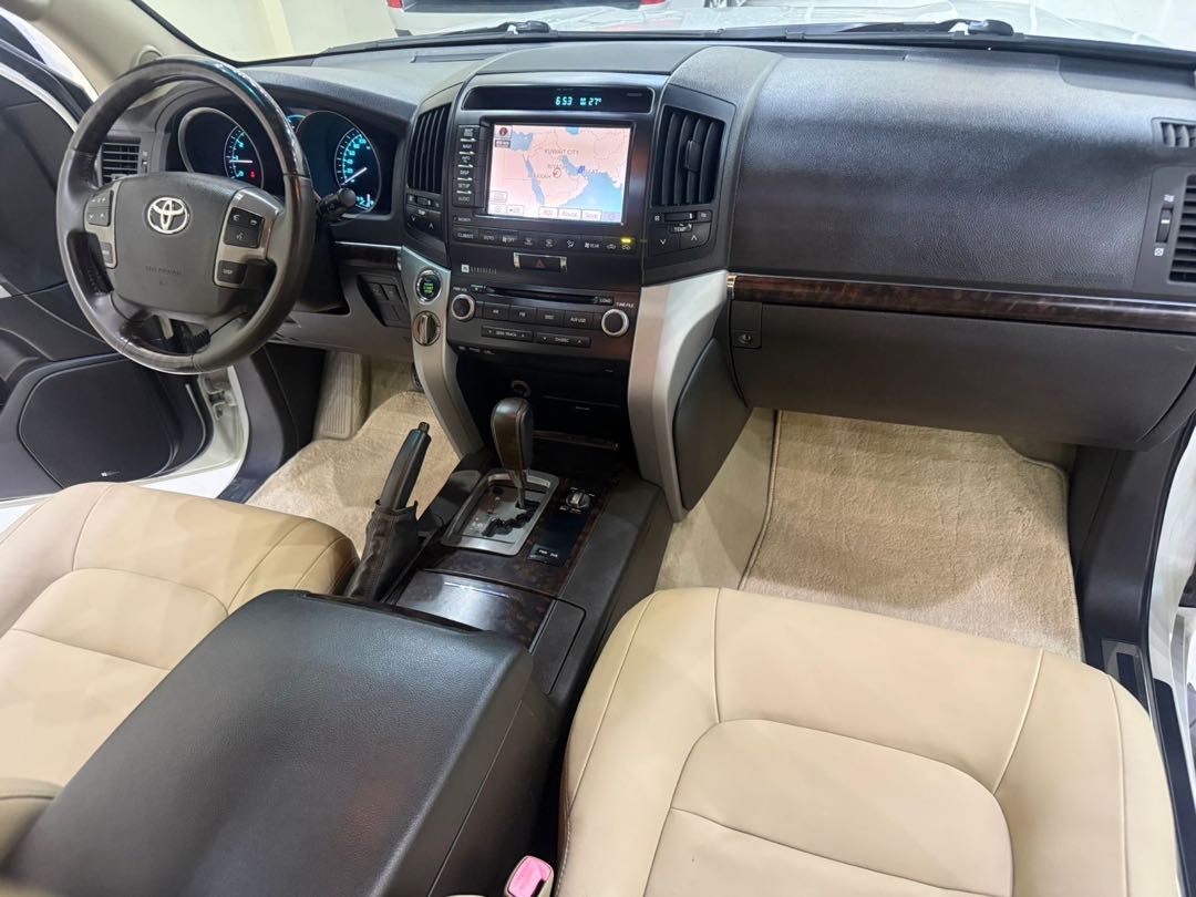 Car Image 2010 TOYOTA LAND CRUISER VX.R