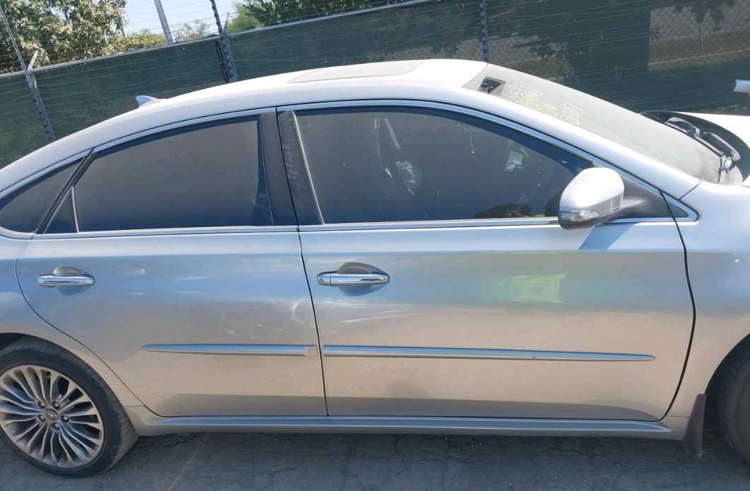 Car Image 2017 TOYOTA AVALON
