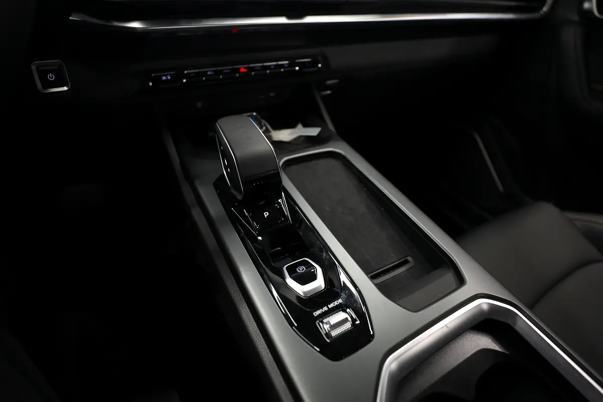 Car Image 2025 GEELY Riddara 