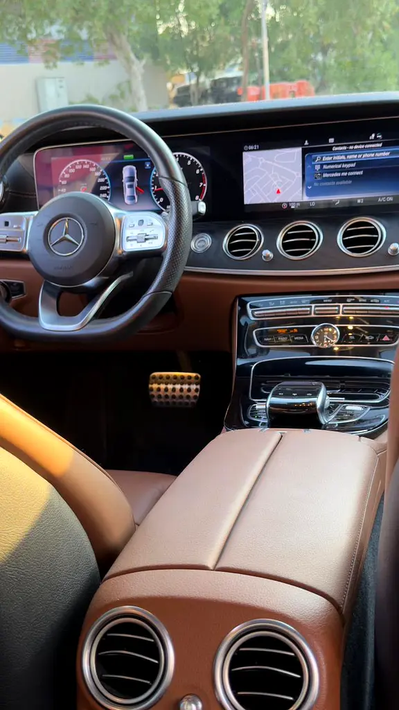 Car Image 2019 MERCEDES E Class 300