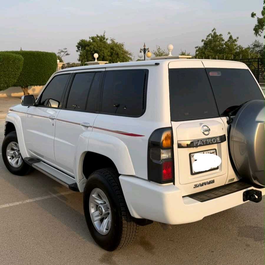 Car Image 2016 NISSAN SAFARI 