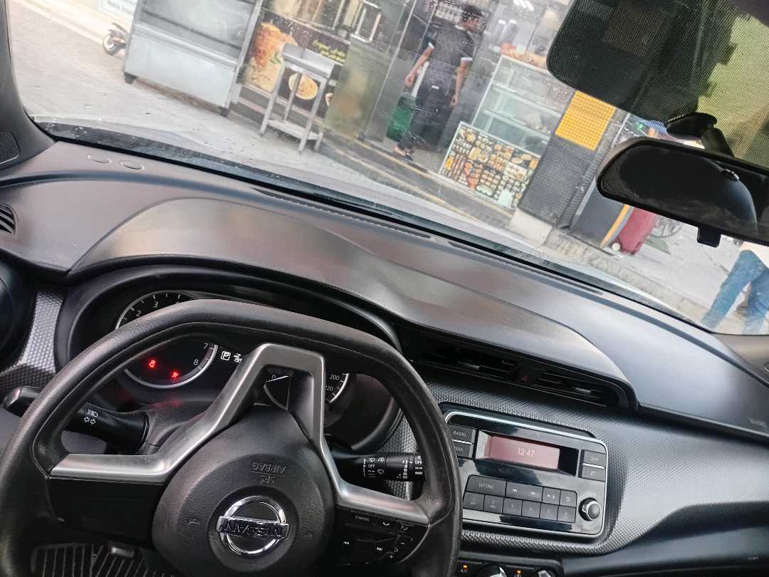 Car Image 2018 NISSAN KICKS 