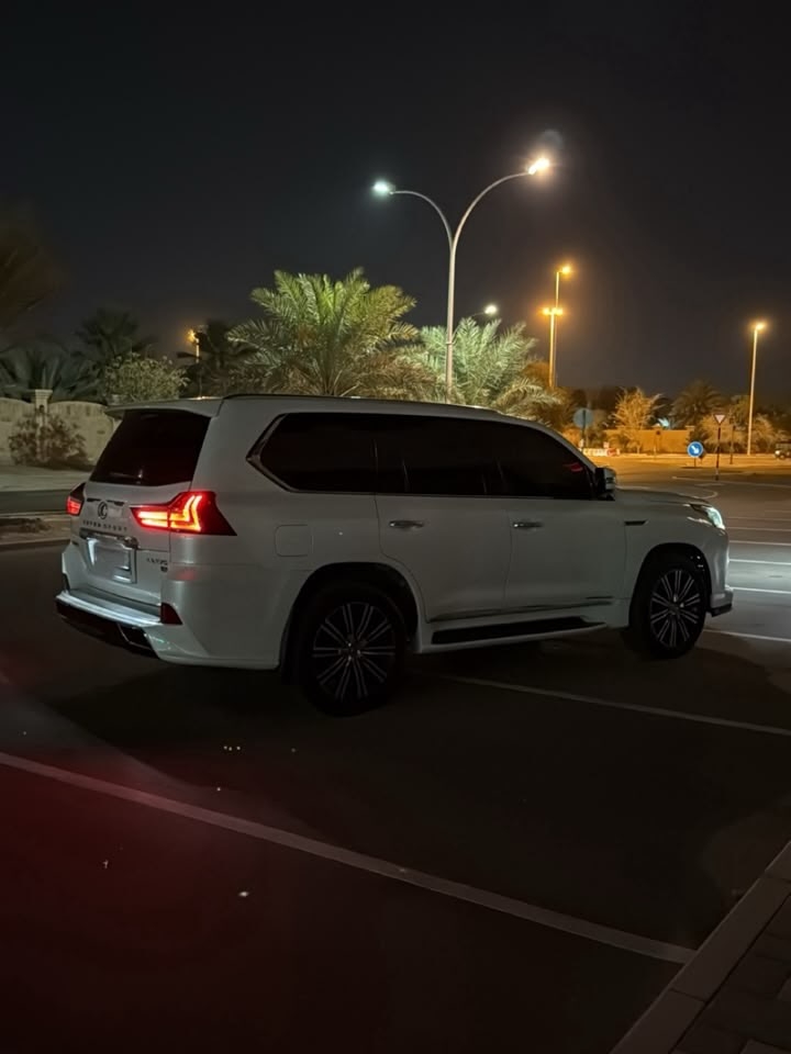 Car Image 2016 LEXUS LX 570