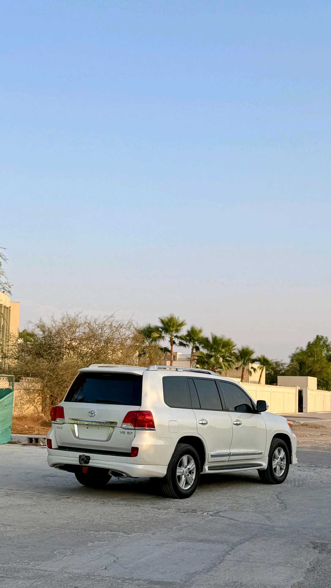 Car Image 2015 TOYOTA LAND CRUISER GX.R