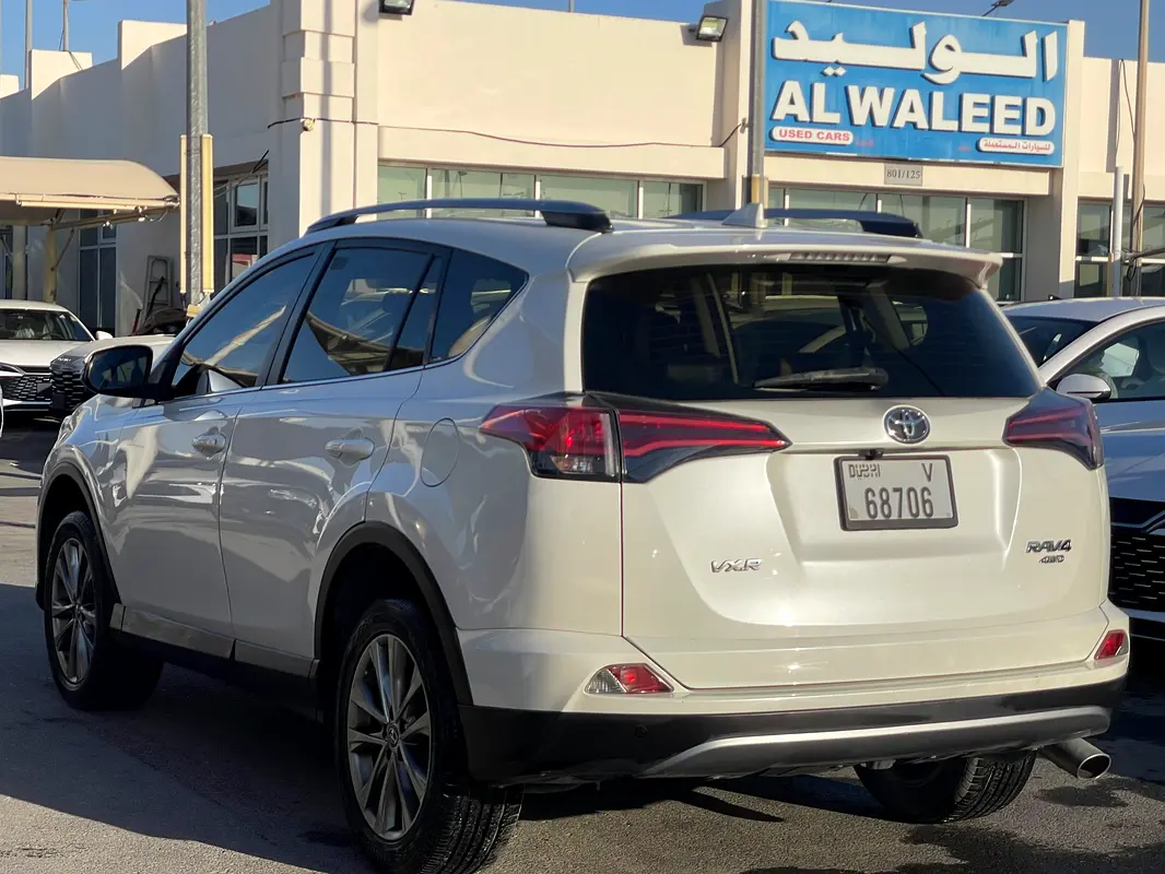 Car Image 2018 TOYOTA RAV4 