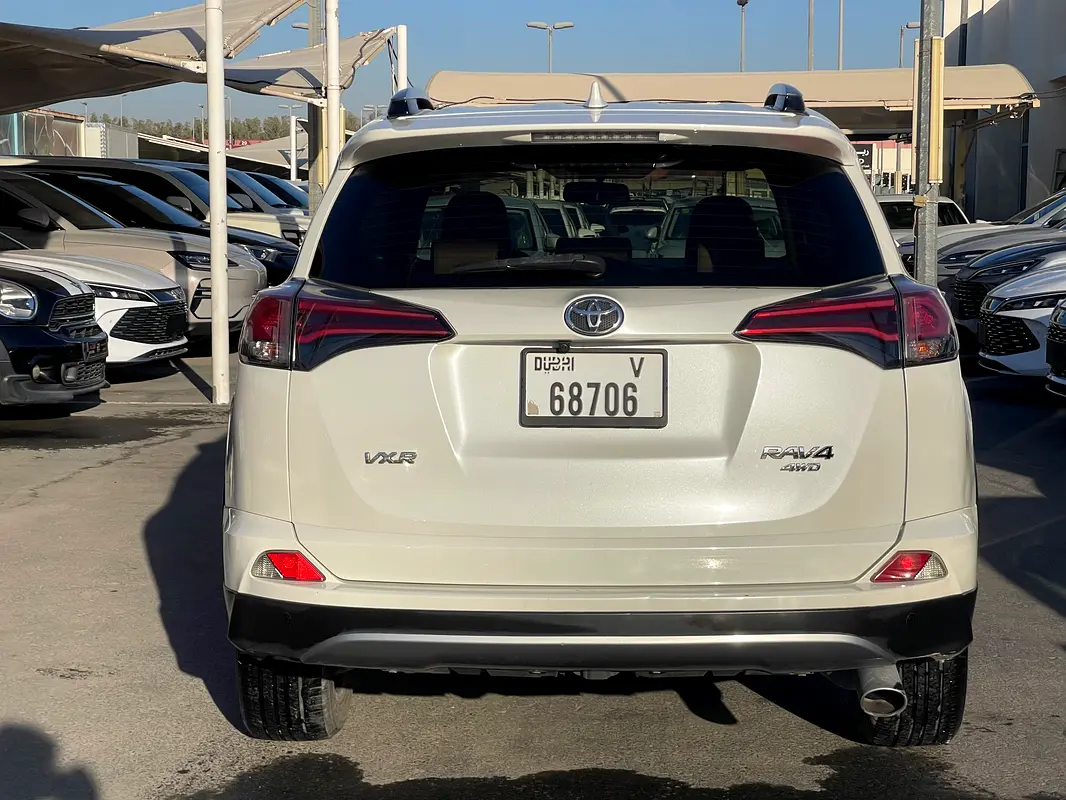 Car Image 2018 TOYOTA RAV4 