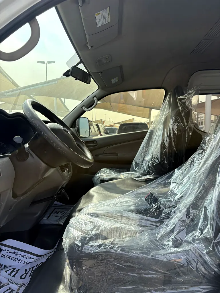 Car Image 2017 NISSAN URVAN 