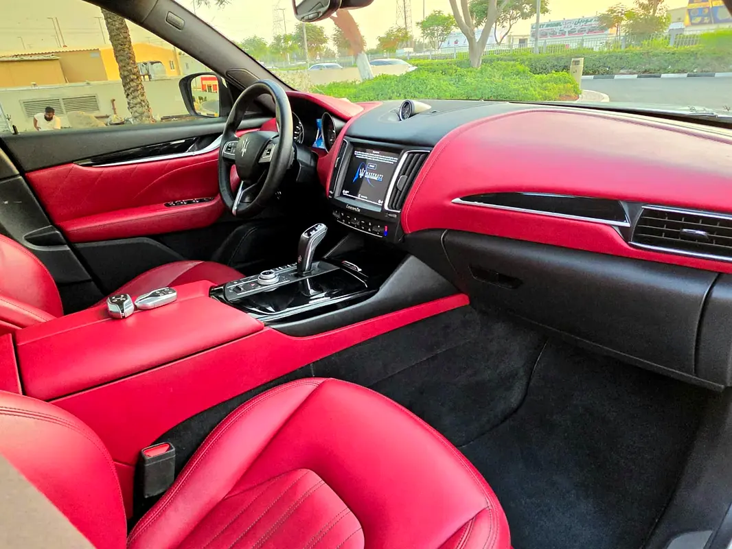 Car Image 2020 MASERATI LEVANTE 