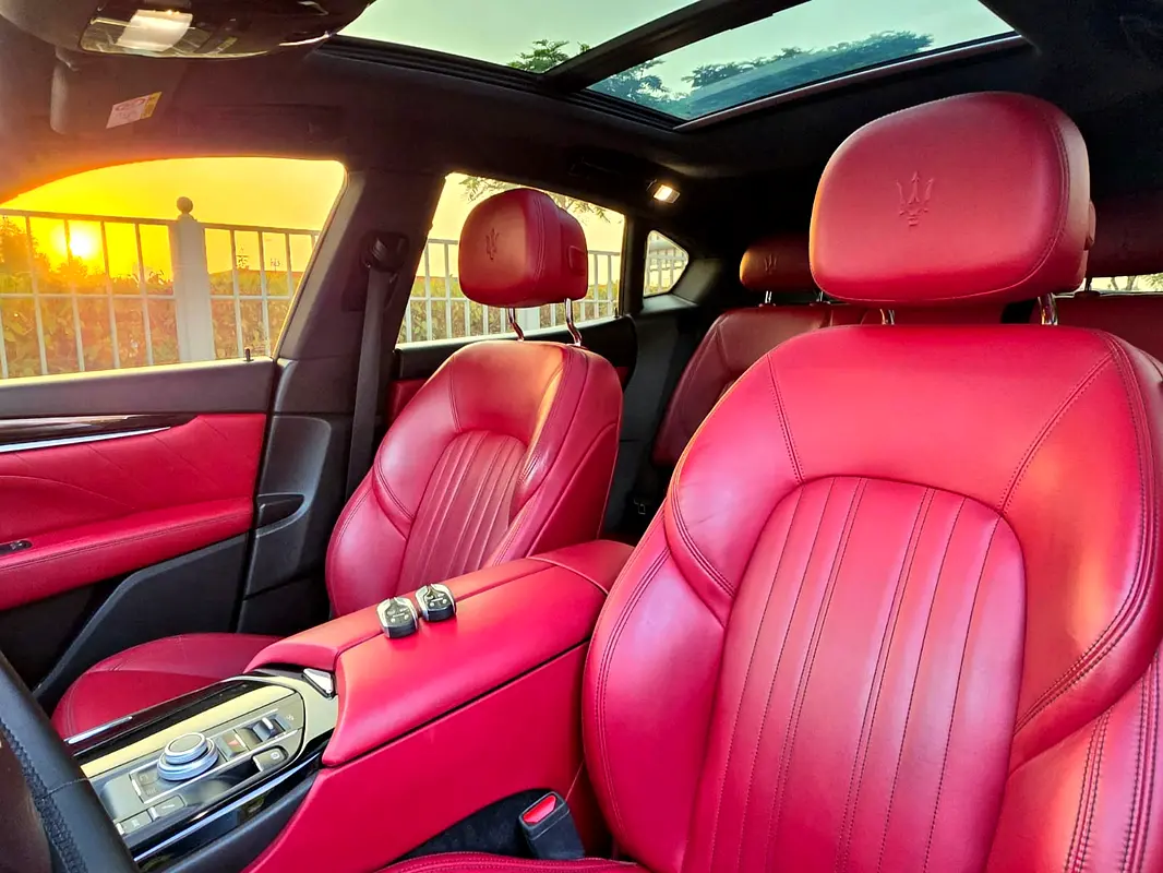 Car Image 2020 MASERATI LEVANTE 