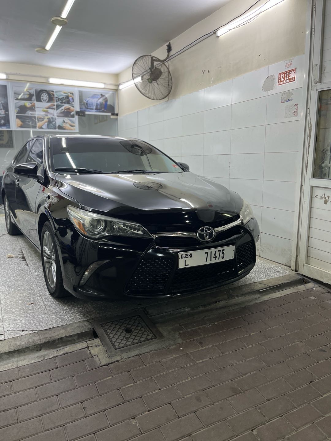 Car Image 2015 TOYOTA CAMRY SE