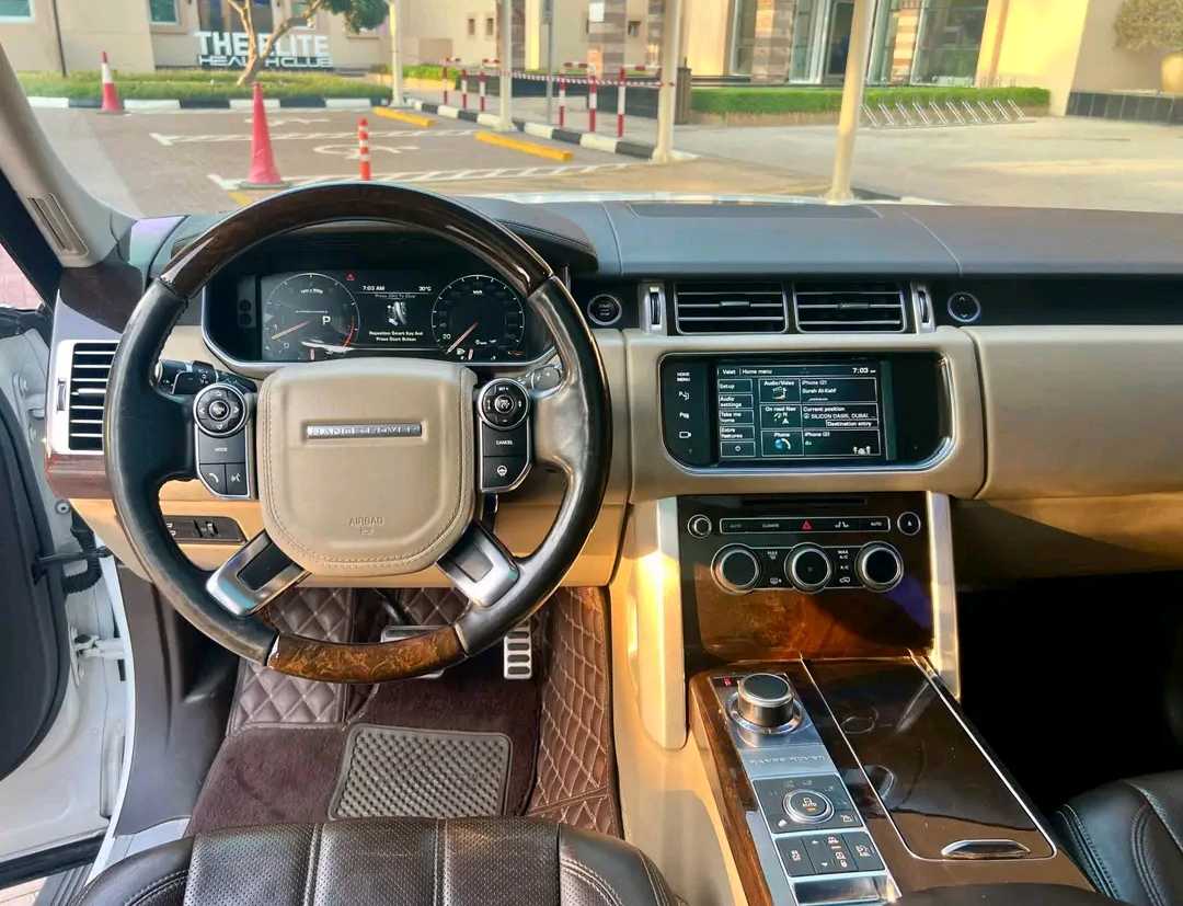 Car Image 2015 LAND ROVER VOGUE 