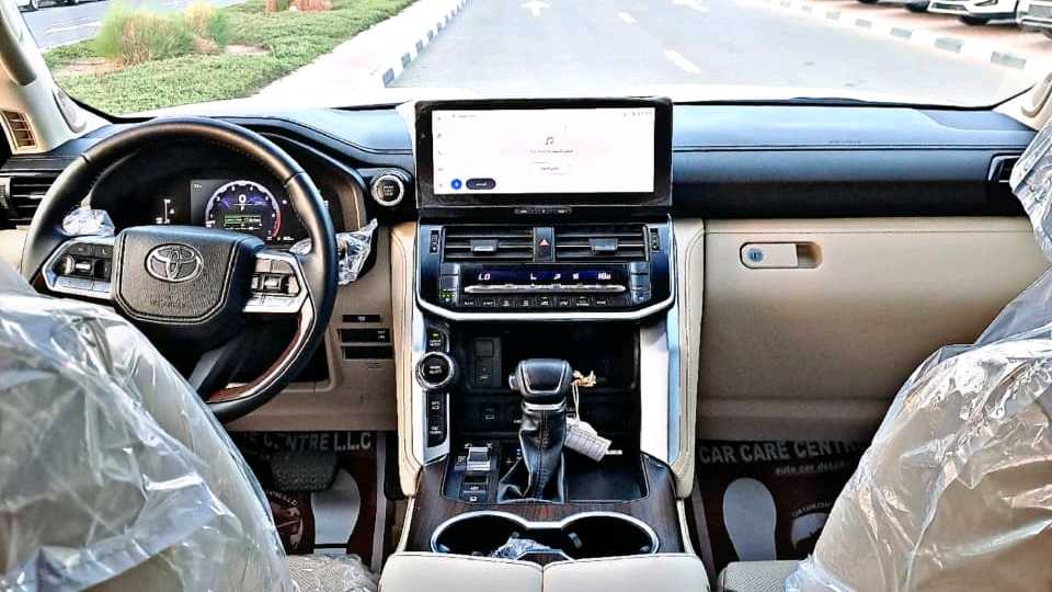 Car Image 2025 TOYOTA LAND CRUISER GX.R