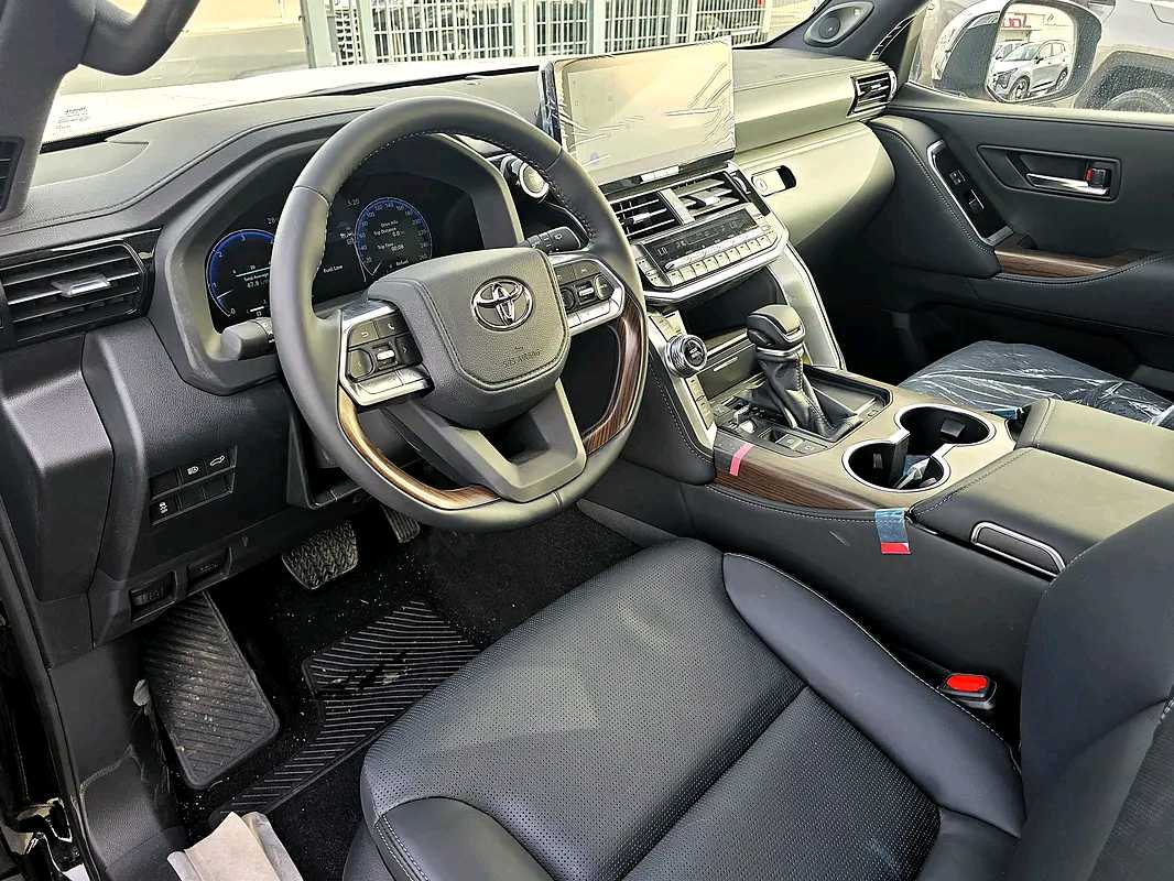 Car Image 2026 TOYOTA LAND CRUISER VX