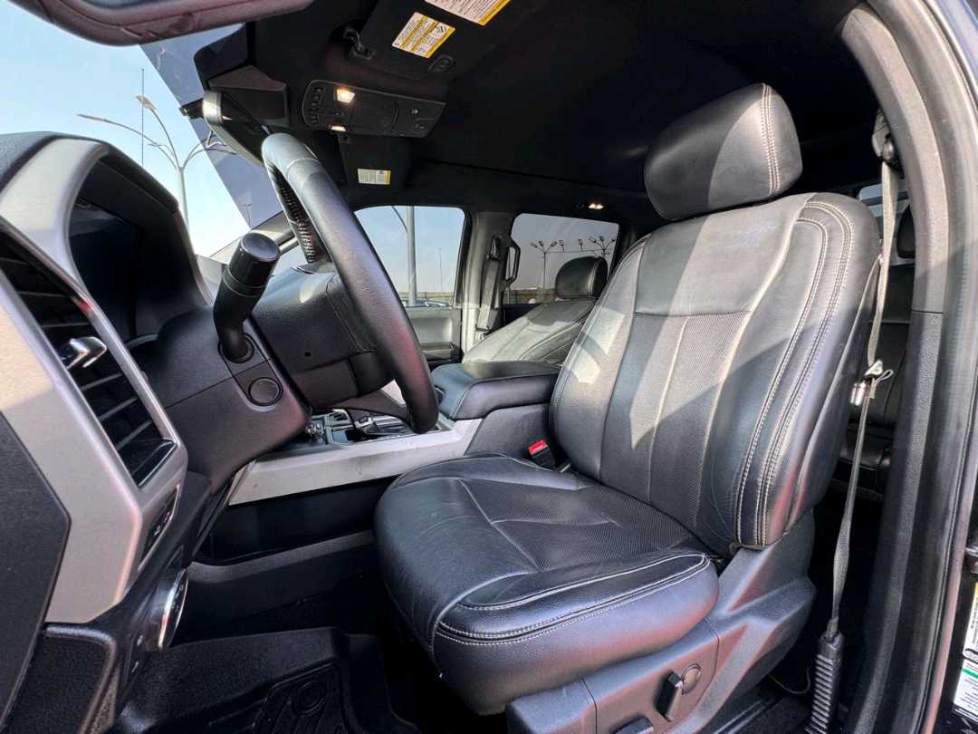 Car Image 2019 FORD F-150 XLT