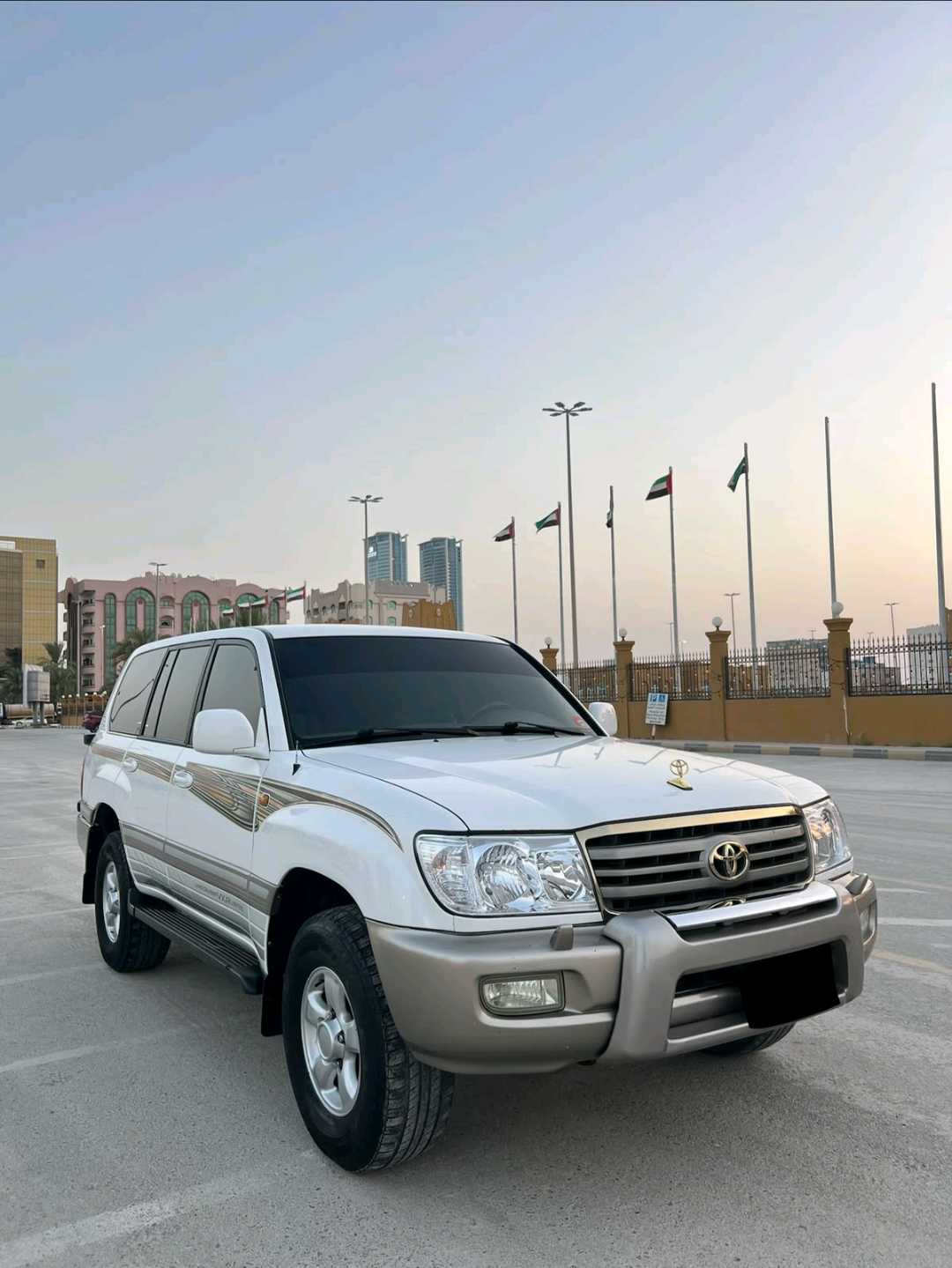 Car Image 1999 TOYOTA LAND CRUISER VX.R