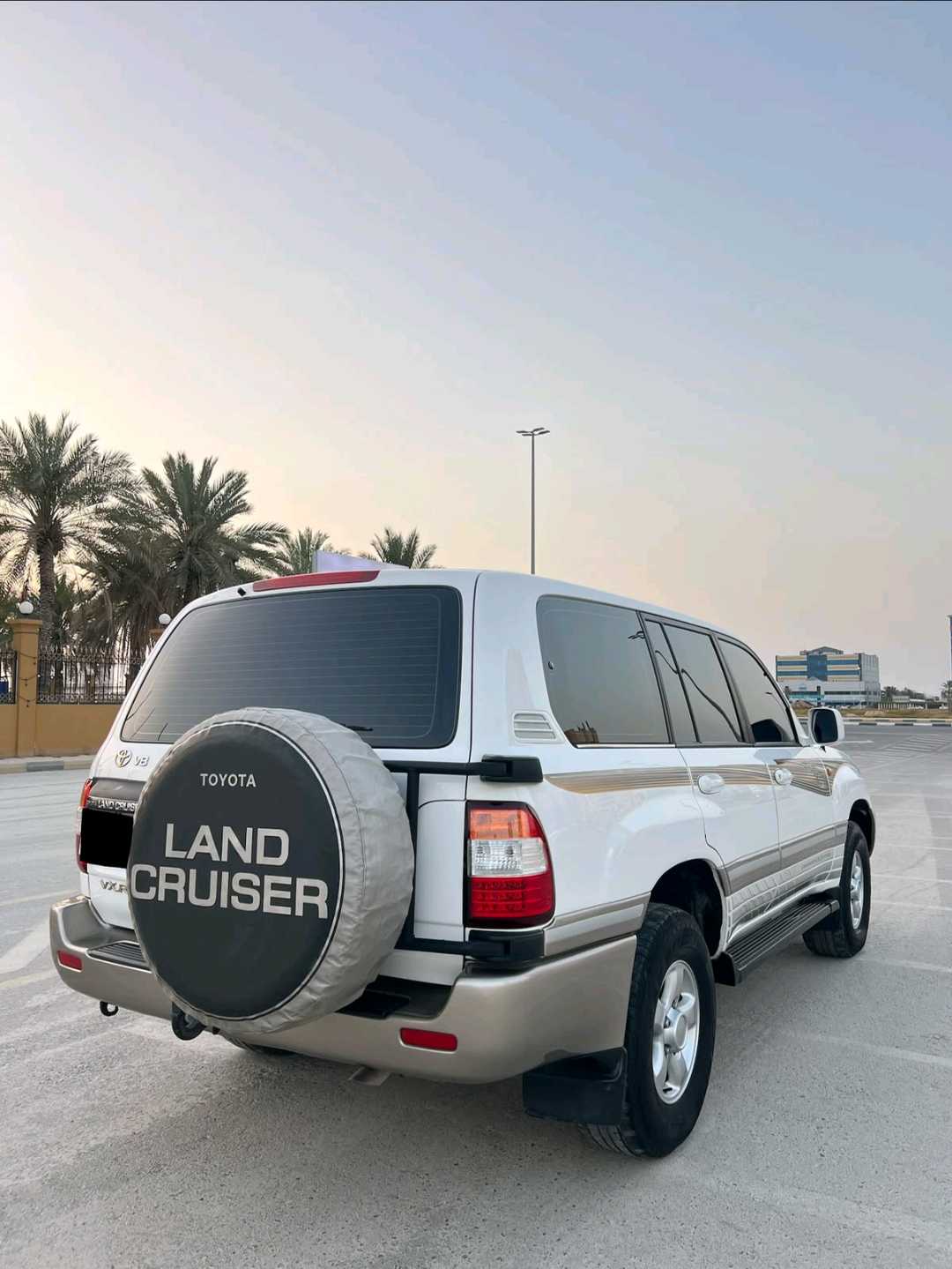 Car Image 1999 TOYOTA LAND CRUISER VX.R