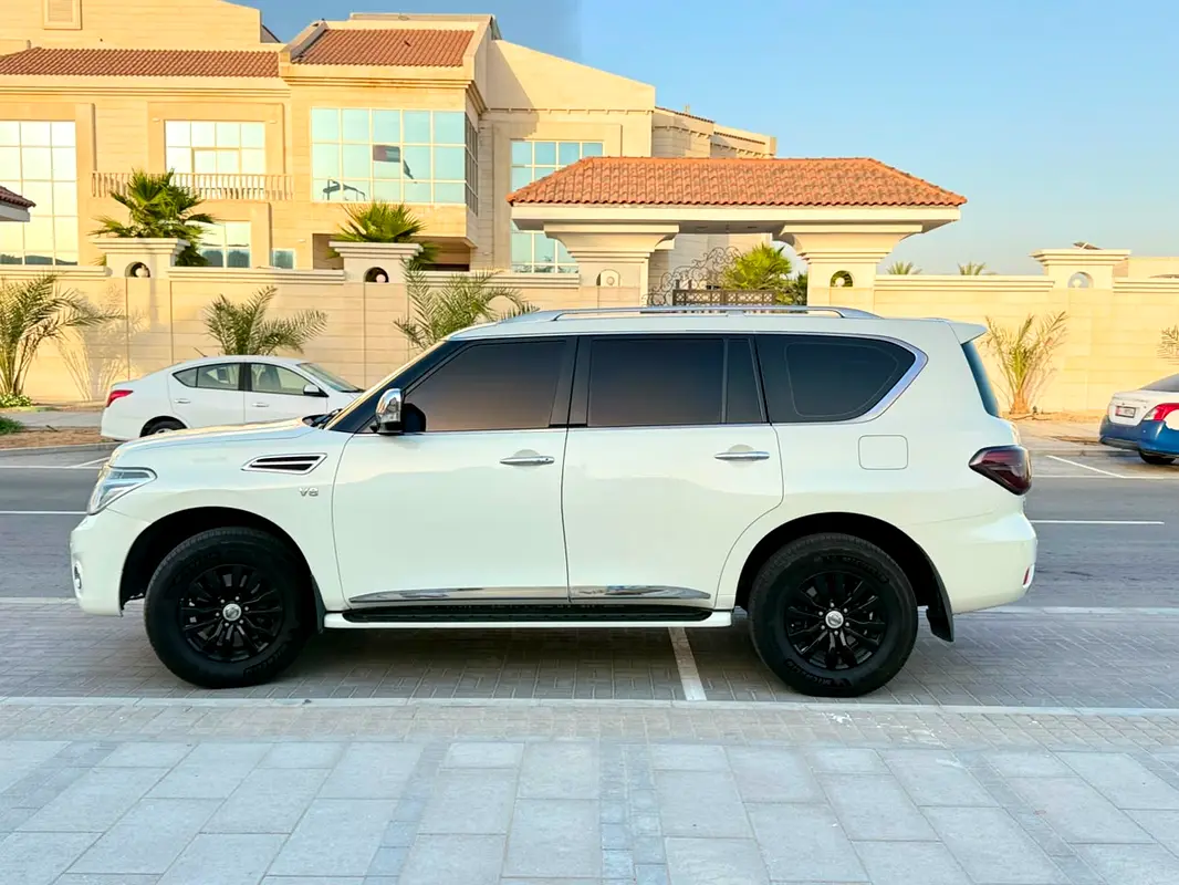 Car Image 2015 NISSAN PATROL SE