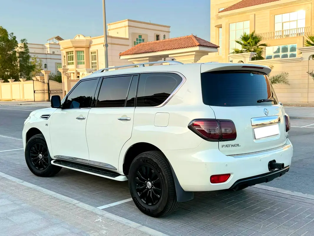 Car Image 2015 NISSAN PATROL SE