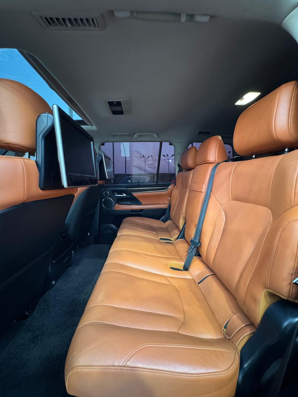 Car Image 2016 LEXUS LX 570