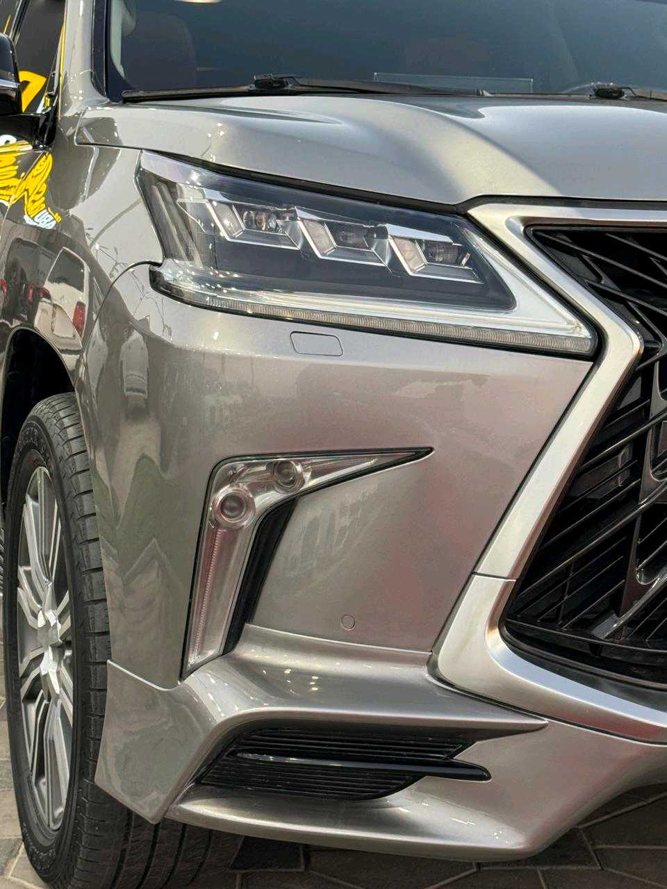 Car Image 2016 LEXUS LX 570