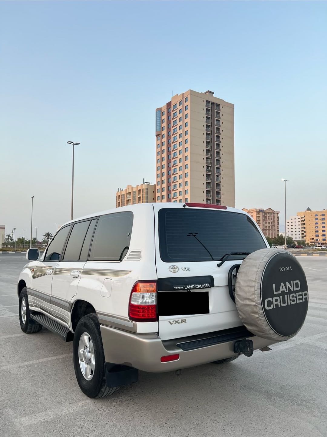 Car Image 1999 TOYOTA LAND CRUISER VX.R