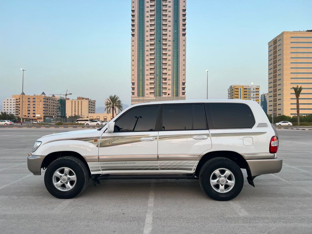 Car Image 1999 TOYOTA LAND CRUISER VX.R