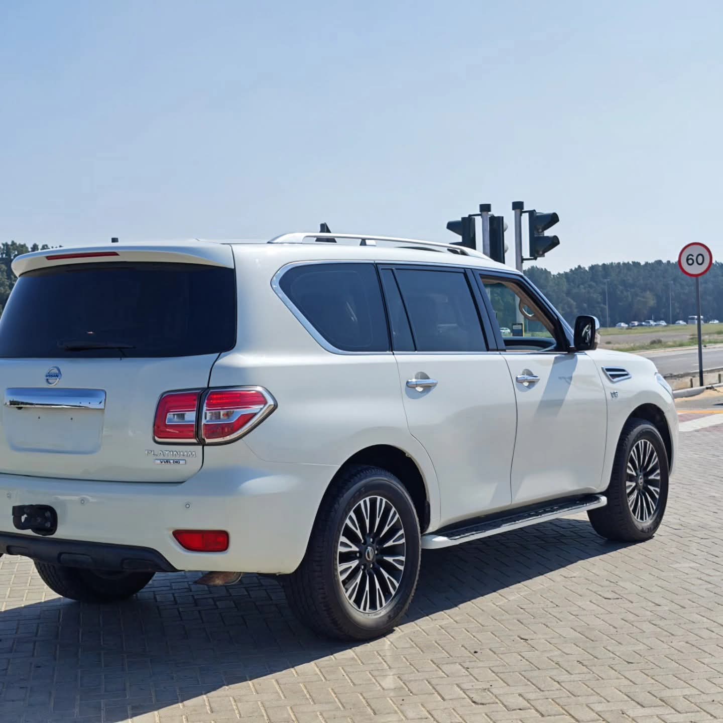 Car Image 2015 NISSAN PATROL SE