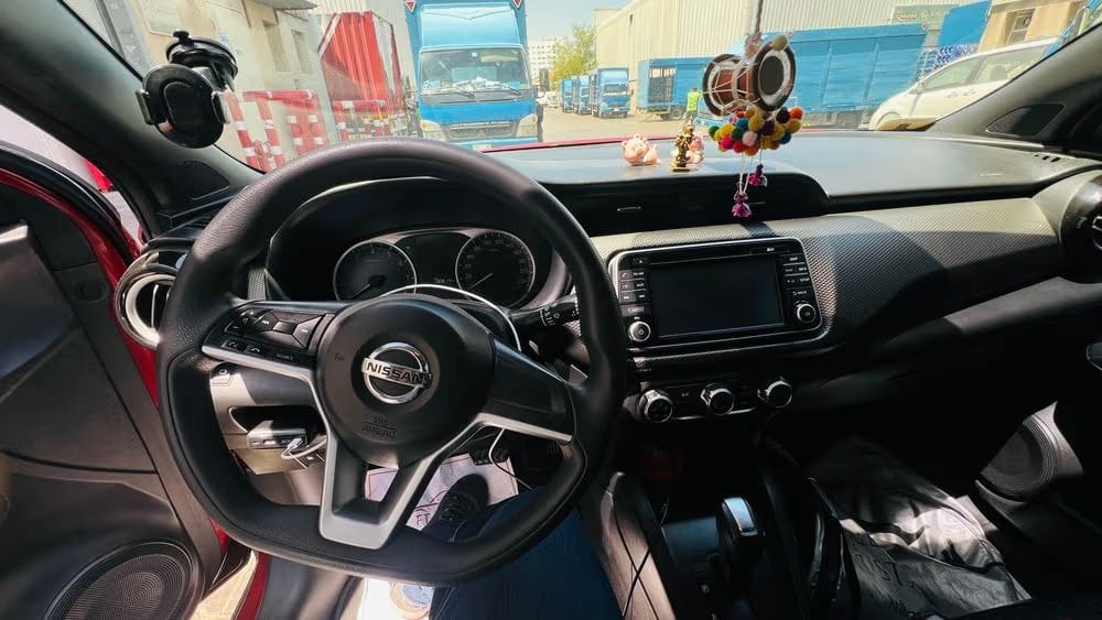 Car Image 2018 NISSAN KICKS 