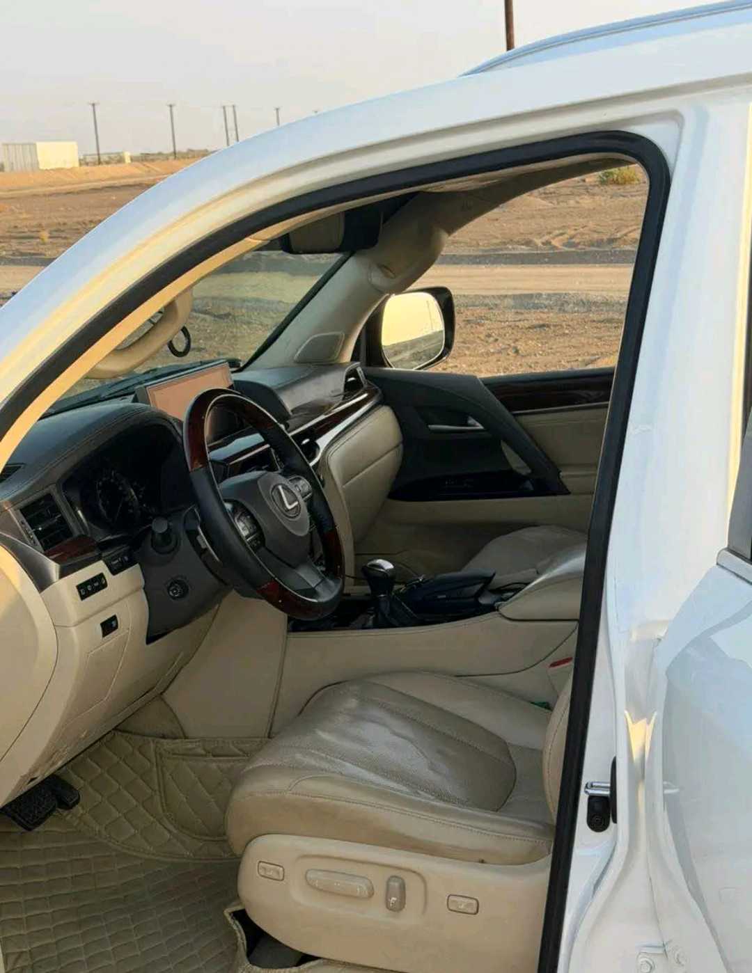Car Image 2016 LEXUS LX 570