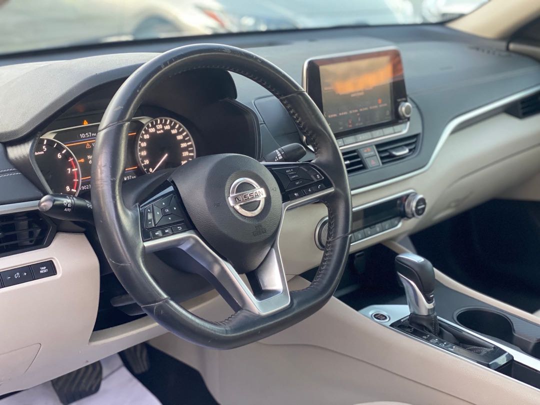 Car Image 2019 NISSAN ALTIMA SV