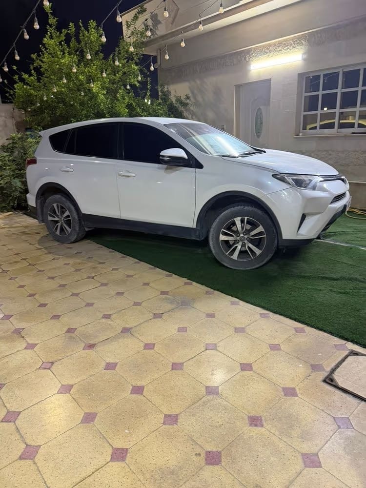 Car Image 2018 TOYOTA RAV4 