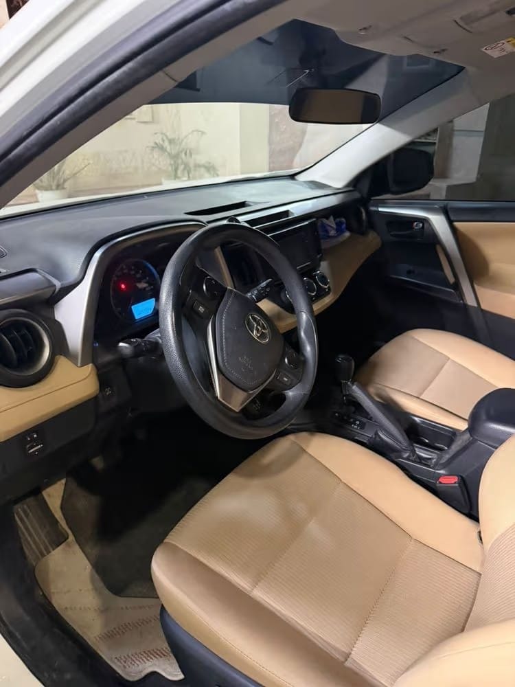 Car Image 2018 TOYOTA RAV4 