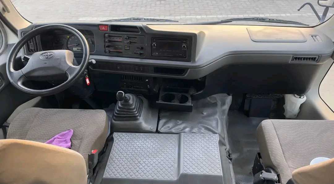 Car Image 2019 TOYOTA COASTER 