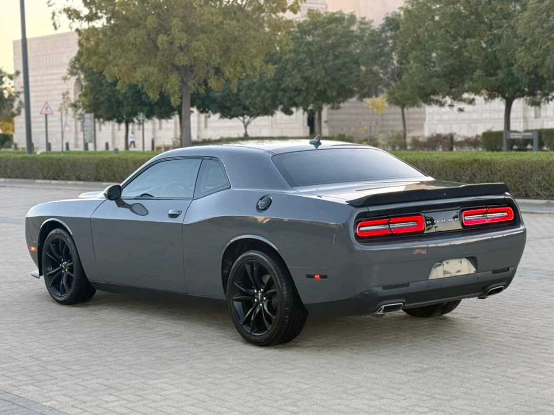 Car Image 2018 DODGE CHALLENGER SXT