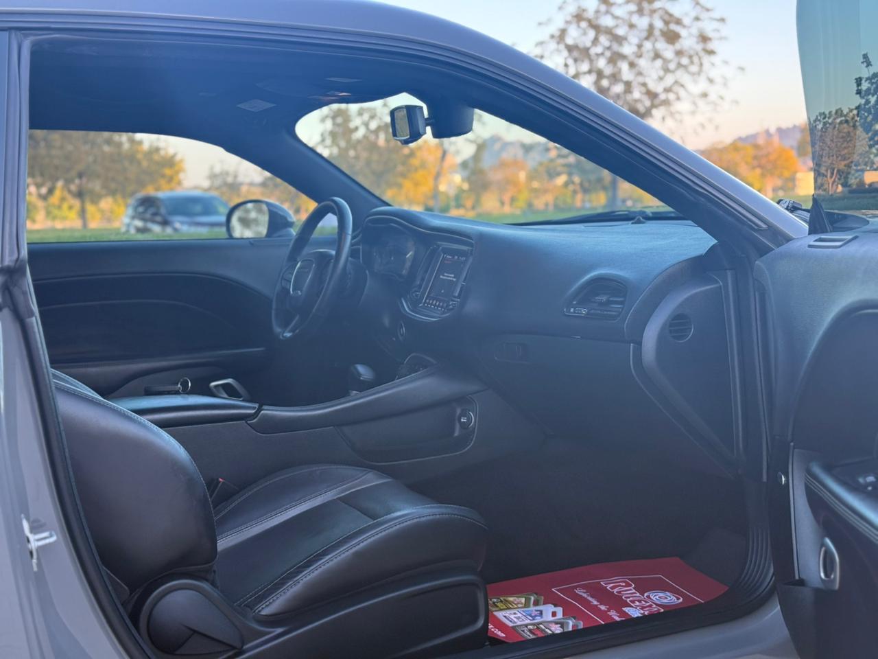 Car Image 2018 DODGE CHALLENGER SXT