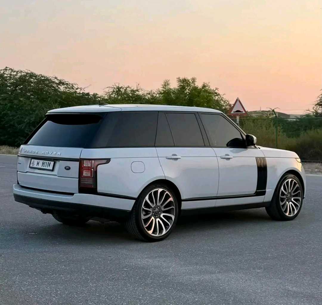 Car Image 2016 LAND ROVER VOGUE 