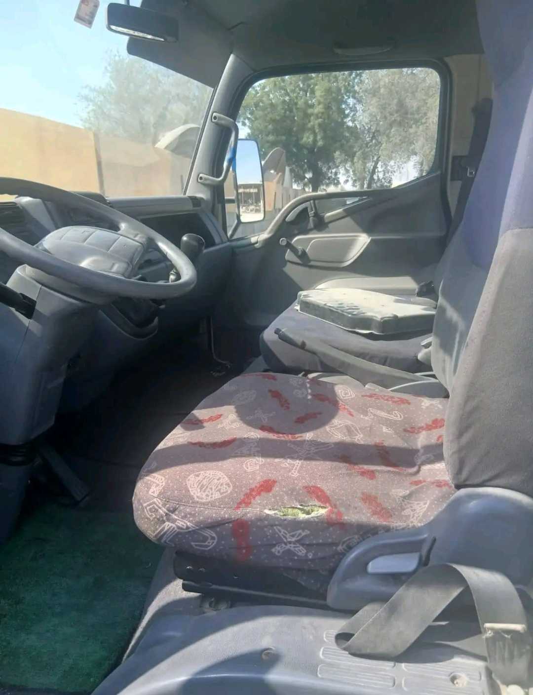 Car Image 2014 MITSUBISHI FUSO 