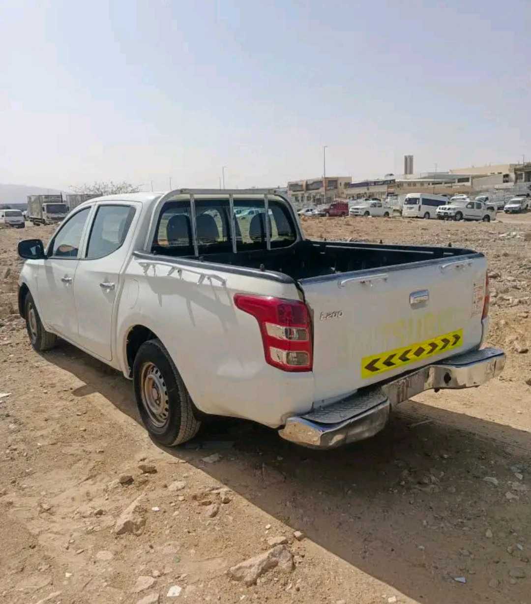 Car Image 2015 MITSUBISHI L200 