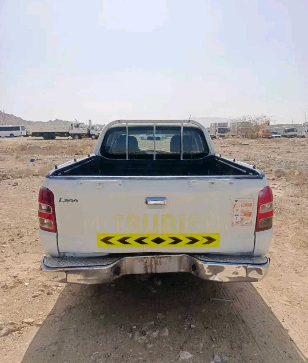 Car Image 2015 MITSUBISHI L200 