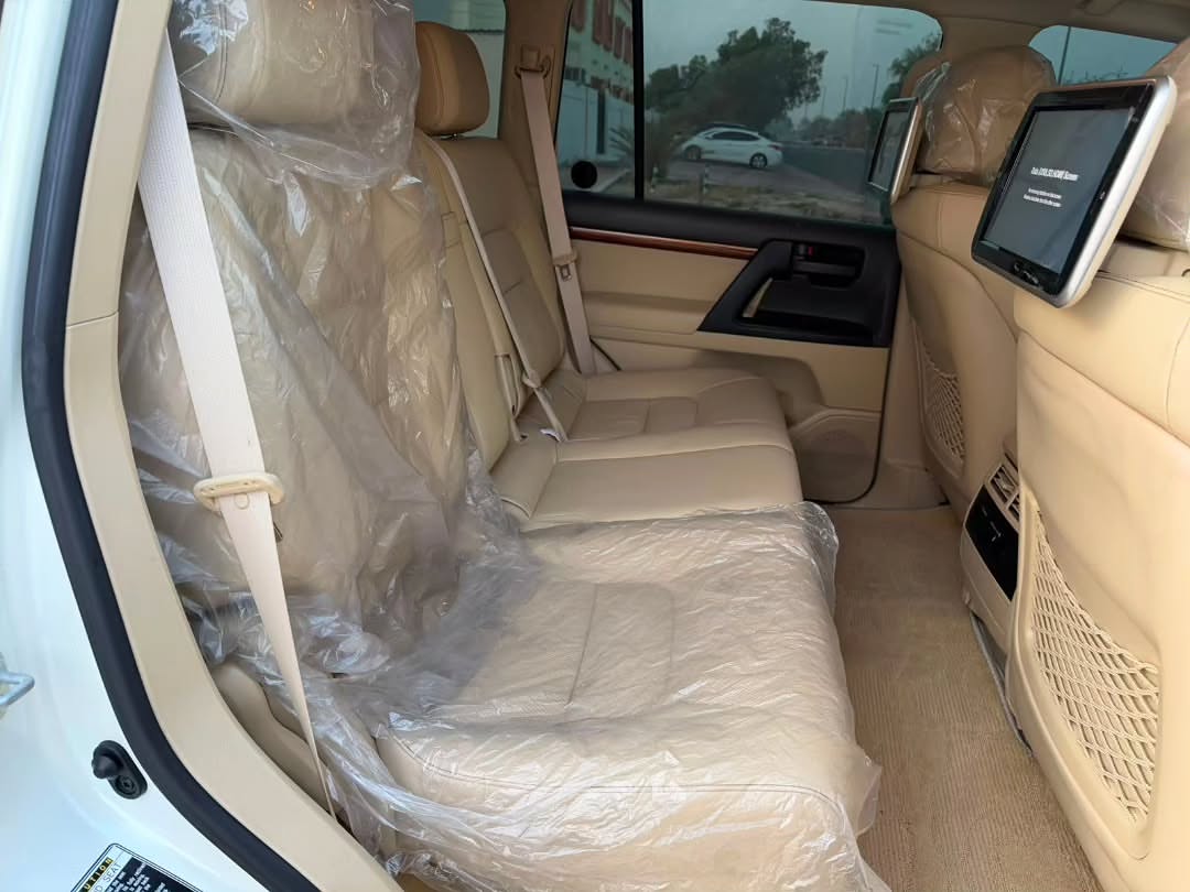 Car Image 2016 TOYOTA LAND CRUISER GX.R