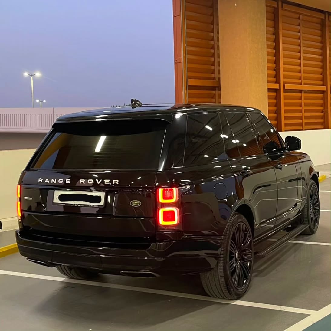 Car Image 2019 LAND ROVER VOGUE 
